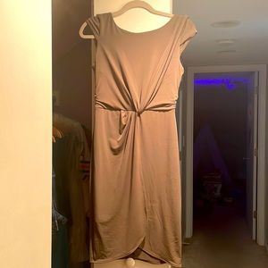 Cute dress tie in the front